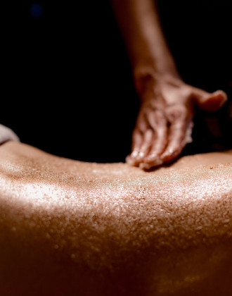 Energizing Body Scrub with precious spices Cinq Mondes